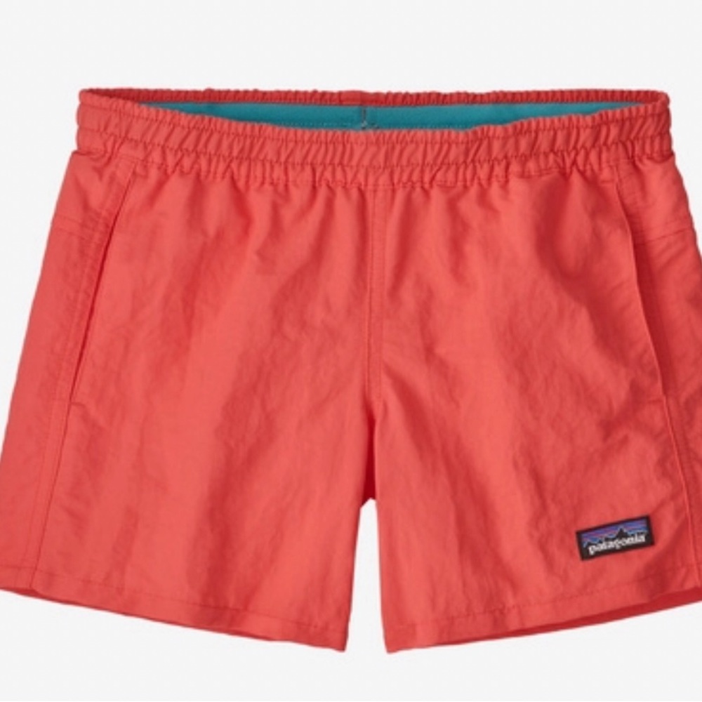 NWT! Girls Patagonia Baggie 4” Unlined Shorts in Coral….size Medium (10)!